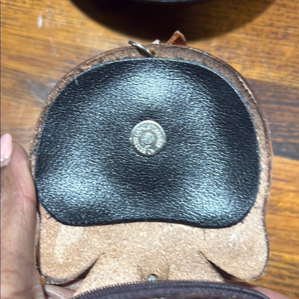 Brown Cat-Shaped Leather Coin Purse - Picture 5 of 6
